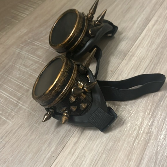 Steampunk Goggles - Picture 2 of 3